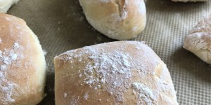 Beitragsbild des Blogbeitrags ** Bread Baking (Satur)Day! ** Klassische Panini-Brötchen