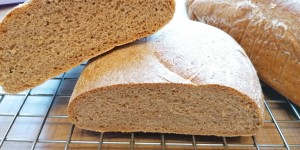 Beitragsbild des Blogbeitrags ** Bread Baking (Satur)Day! ** Mischbrot mit Trockengerm & Sauerteigextrakt