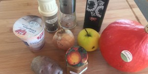 Beitragsbild des Blogbeitrags Herbst ist es geworden – Was passt da besser als eine fruchtige Kürbiscremesuppe mit Apfel – Rezept mit oder ohne Thermomix 