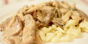 Beitragsbild des Blogbeitrags Marchfelder Stroganoff mit Spätzle 