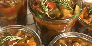 Beitragsbild des Blogbeitrags Ratatouille – den Sommer ganz einfach einkochen