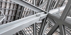 Beitragsbild des Blogbeitrags Stahlbau: Wie Sie den Weg zu normgerechten Verbindungsprodukten finden 