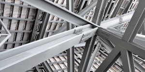 Beitragsbild des Blogbeitrags Stahlbau: Wie Sie den Weg zu normgerechten Verbindungsprodukten finden