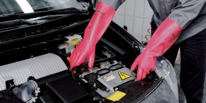 Beitragsbild des Blogbeitrags Werkzeug für Elektroautos: Was in keiner Werkstatt fehlen darf