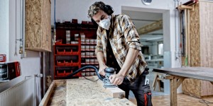 Beitragsbild des Blogbeitrags Holzbearbeitung: So finden Sie das optimale Schleifmittel