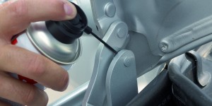 Beitragsbild des Blogbeitrags Trocken, kriechend, fließend: Haftschmierstoffe von A bis Z 