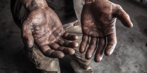 Beitragsbild des Blogbeitrags Schutz, Reinigung und Pflege: Was stark beanspruchte Hände brauchen 