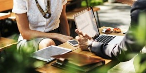 Beitragsbild des Blogbeitrags DADAT mit neuen Angeboten für Neukunden 