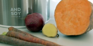 Beitragsbild des Blogbeitrags Schmackhafte Süßkartoffelsuppe mit Ingwer und AND SOY aus Österreich [Werbung] 
