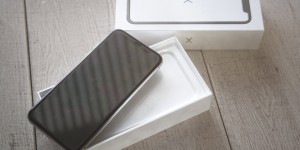 Beitragsbild des Blogbeitrags iPhone X Unboxing Video Review 