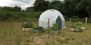 Beitragsbild des Blogbeitrags An Arduino-controlled geodesic greenhouse and chicken coop 
