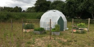 Beitragsbild des Blogbeitrags An Arduino-controlled geodesic greenhouse and chicken coop