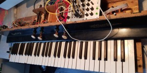 Beitragsbild des Blogbeitrags Playing chiptunes on an old reed organ with Arduino 