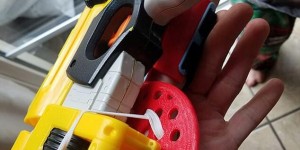 Beitragsbild des Blogbeitrags Boy Helps 3D Print Prosthetic Hands For Other Children