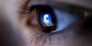 Beitragsbild des Blogbeitrags Facebook to combat pornography and hate speech with more content reviewers