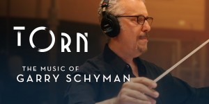 Beitragsbild des Blogbeitrags Behind the Scenes of Torn: Narrative and Soundtrack Intertwined 