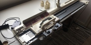 Beitragsbild des Blogbeitrags Networked knitting machine: not your average knit one, purl one