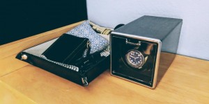 Beitragsbild des Blogbeitrags Wind your watch cheaply and quietly on your bedside table 