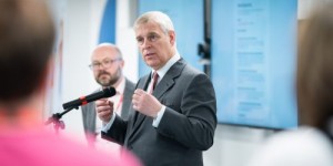 Beitragsbild des Blogbeitrags His Royal Highness the Duke of York visits Raspberry Pi HQ