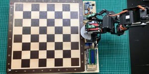 Beitragsbild des Blogbeitrags Arduino-controlled robot arm is ready to play you in a game of chess