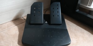 Beitragsbild des Blogbeitrags Microphone open/mute control with repurposed racing pedals