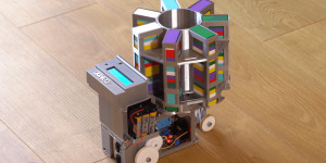 Beitragsbild des Blogbeitrags This machine stacks dominoes automatically