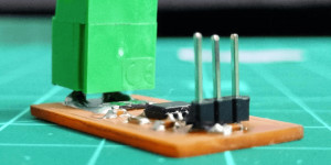 Beitragsbild des Blogbeitrags This DIY current sensor measures up to 15A and displays it on an OLED screen