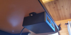 Beitragsbild des Blogbeitrags Automating an electric standing desk with Arduino