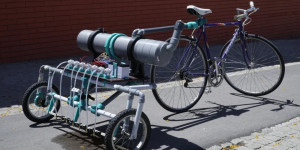 Beitragsbild des Blogbeitrags Bikelangelo is a water-dispensing graffiti bicycle trailer