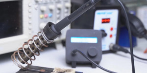 Beitragsbild des Blogbeitrags Homebrew Hakko 907 digital soldering station 