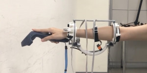 Beitragsbild des Blogbeitrags This arm-mounted contraption provides guidance in VR 