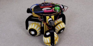 Beitragsbild des Blogbeitrags James Brutons robot uses three ball-shaped wheels to move in any direction