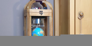Beitragsbild des Blogbeitrags This magnetically levitated globe is an attractive piece of home decor