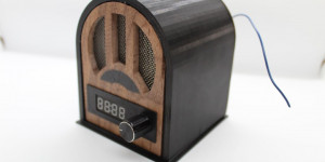 Beitragsbild des Blogbeitrags This Arduino radio looks like something from 100 years ago