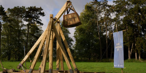 Beitragsbild des Blogbeitrags Age of Empires IV: Trebuchets, Tips, and a Toweringly Tall Guest 