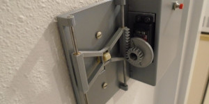 Beitragsbild des Blogbeitrags Retrofit your light switch with this remote-controlled device