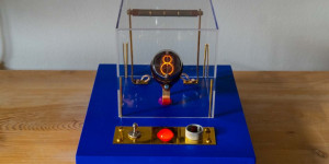 Beitragsbild des Blogbeitrags A cosmic background radiation die for your next game night