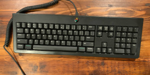 Beitragsbild des Blogbeitrags Reverse engineering an 80s NeXT keyboard 