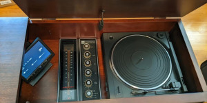 Beitragsbild des Blogbeitrags 1960s stereo console modernized with an Arduino 