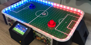 Beitragsbild des Blogbeitrags This homemade table puts a soccer spin on air hockey