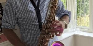 Beitragsbild des Blogbeitrags Automatically light up your saxophone with Raspberry Pi