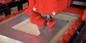 Beitragsbild des Blogbeitrags A 3D-printed CNC mill made from scratch