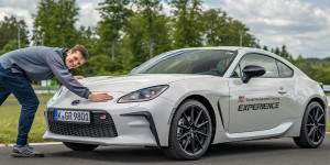 Beitragsbild des Blogbeitrags Find Your Line – Creator und Autoexperten präsentieren ihre Leidenschaft zum Automobil mit Gran Turismo 7