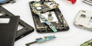 Beitragsbild des Blogbeitrags Repair cafés in computing education | Hello World #19