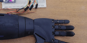 Beitragsbild des Blogbeitrags Controlling a bionic hand with tinyML keyword spotting 