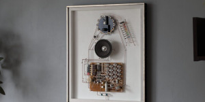 Beitragsbild des Blogbeitrags This piece of art knows when its being photographed thanks to tinyML