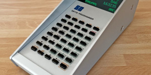 Beitragsbild des Blogbeitrags Simon Boaks SB116 is a TI Programmer-inspired DIY calculator 