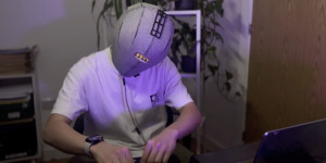 Beitragsbild des Blogbeitrags Sci-fi film prop doubles as a DJ helmet