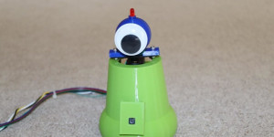 Beitragsbild des Blogbeitrags Turn your lights on and off by staring at this little robotic switch