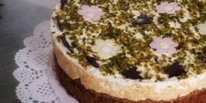 Beitragsbild des Blogbeitrags Karottentorte mit Ingwer, Zimt & Kardamom